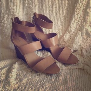 Tan MERONA Wedges